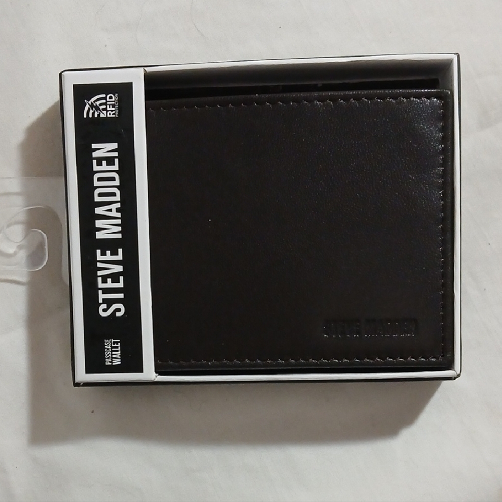 Steve Madden Dark Leather Card Holder